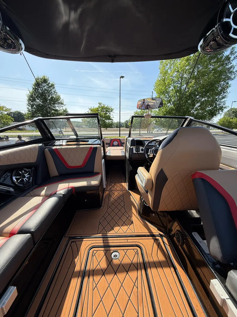 Slide: The Image of Tigé RZX2 2019 - 23