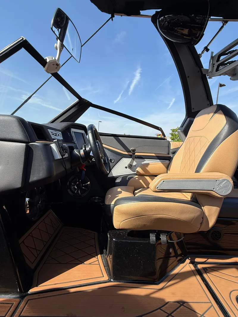 Slide: The Image of Tigé RZX2 2019 - 29