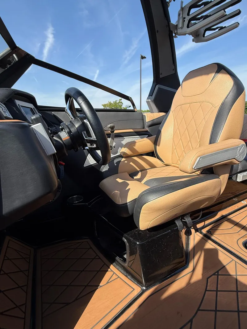 Slide: The Image of Tigé RZX2 2019 - 30