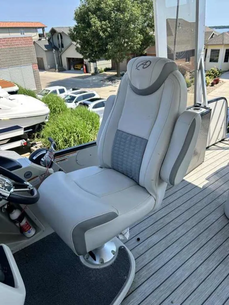 Slide: The Image of Avalon Catalina Funship 25' 2018 - 11