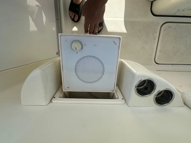 Slide: The Image of 2007 Hydra-Sports Vector 3300 VX boat interior with control panel and cup holders. - 16