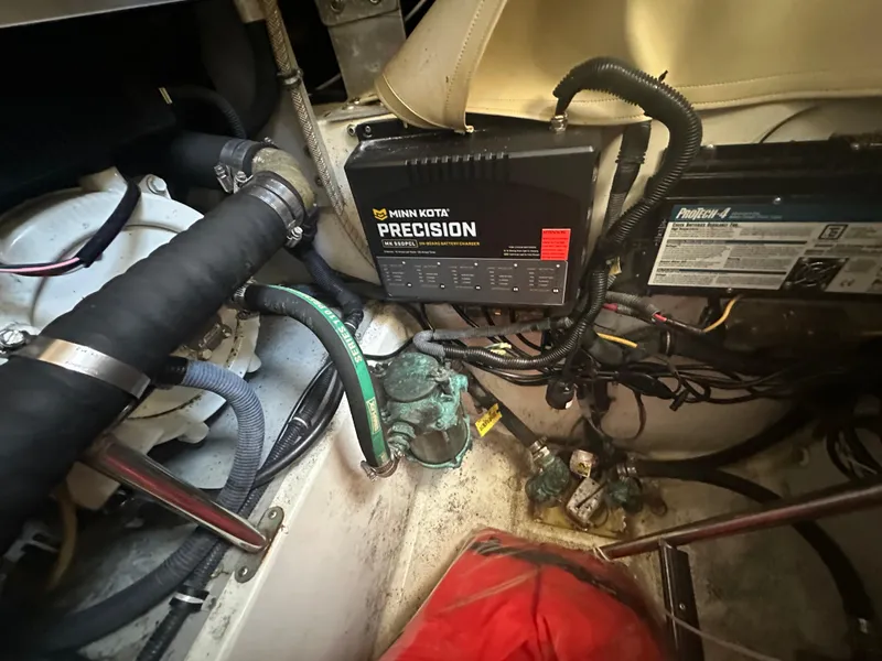 Slide: The Image of 2007 Hydra-Sports Vector 3300 VX engine compartment with Minn Kota Precision charger. - 24