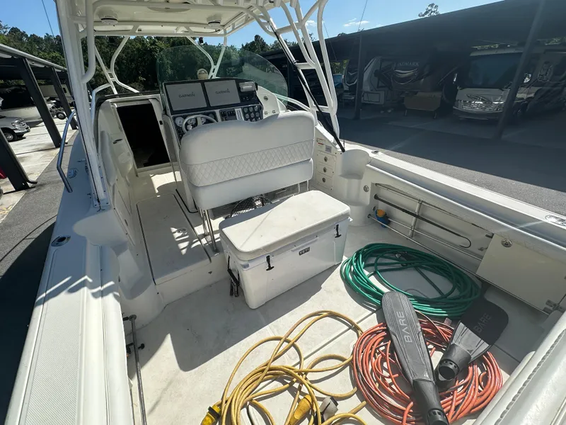 Slide: The Image of 2007 Hydra-Sports Vector 3300 VX boat interior with seating, ropes, and equipment. - 27