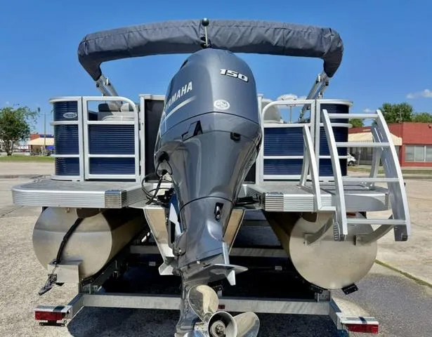 Slide: The Image of 2023 Bennington SX Fish 22 SXFAPG pontoon boat with Yamaha 150 engine, rear view. - 5