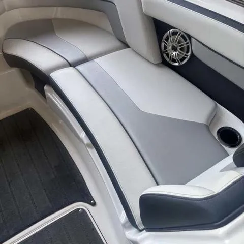 Slide: The Image of Yamaha 212X 2015 - 14