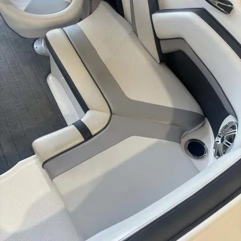 Slide: The Image of Yamaha 212X 2015 - 7