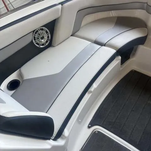 Slide: The Image of Yamaha 212X 2015 - 11