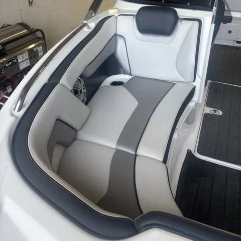 Slide: The Image of Yamaha 212X 2015 - 13