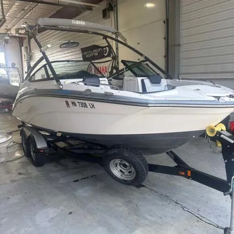 Slide: The Image of Yamaha 212X 2015 - 2