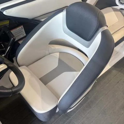 Slide: The Image of Yamaha 212X 2015 - 9