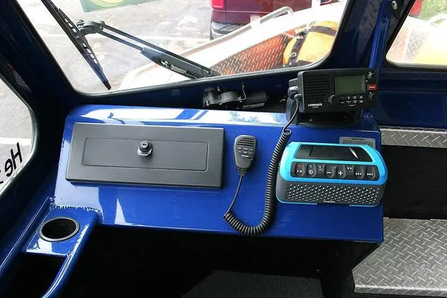 Slide: The Image of Control panel of a 2003 Thunder Jet 19 Luxor boat with radio equipment. - 9