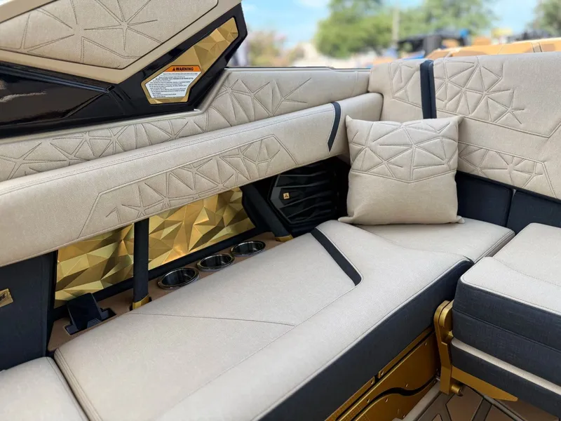 Slide: The Image of Nautique Paragon G23 2026 - 14