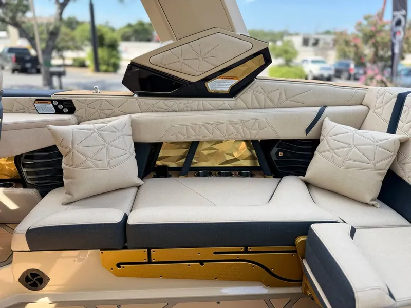 Slide: The Image of Nautique Paragon G23 2026 - 16