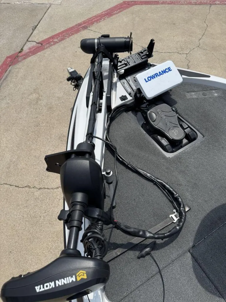 Slide: The Image of 2017 Skeeter ZX200 boat with Minn Kota trolling motor and Lowrance fish finder. - 7