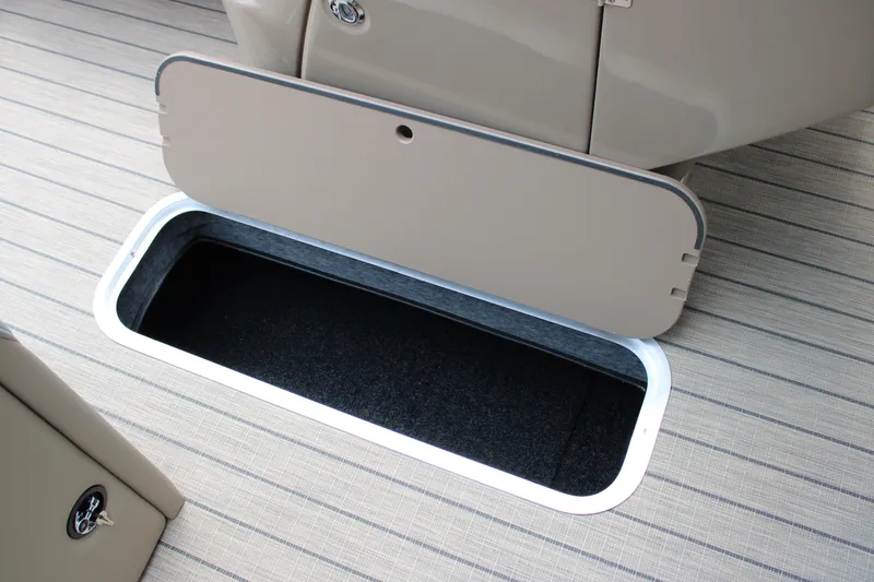 Slide: The Image of 2025 Starcraft SLS-3 Q DH boat with beige seating and modern design. - 4