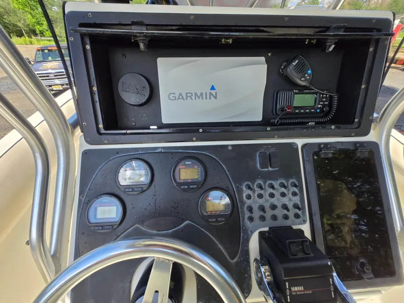 Slide: The Image of Console of 2002 Hydra-Sports 2390 CC Vector with Garmin navigation and Yamaha controls. - 38