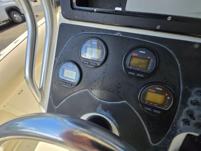 Slide: The Image of Dashboard of 2002 Hydra-Sports 2390 CC Vector with Yamaha gauges. - 40