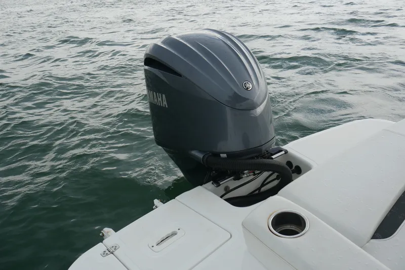 Slide: The Image of 2022 Four Winns HD5 OB boat with Yamaha outboard motor on water. - 14