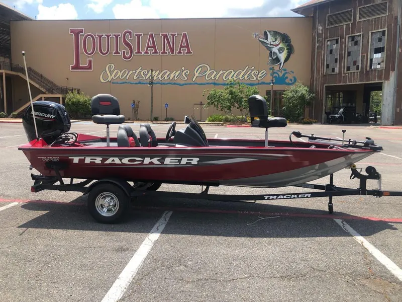 Slide: The Image of 2025 Tracker Pro Team 175 boat parked at Louisiana Sportsman's Paradise. - 4