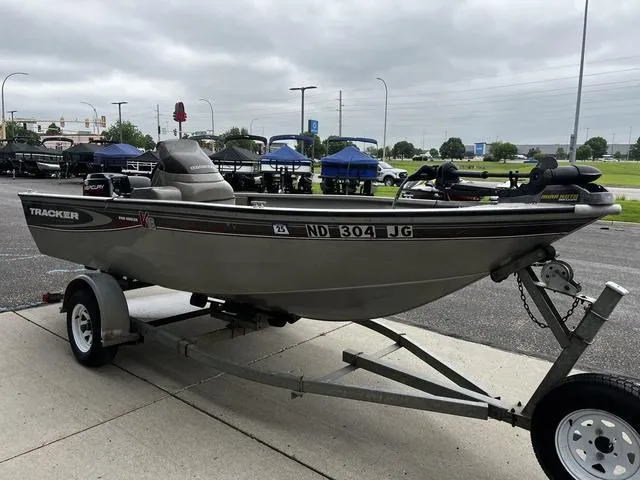 Slide: The Image of Tracker Pro Angler V16 2003 - 10