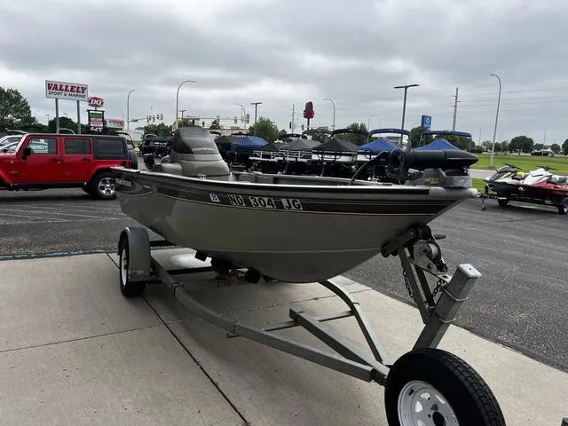 Slide: The Image of Tracker Pro Angler V16 2003 - 9