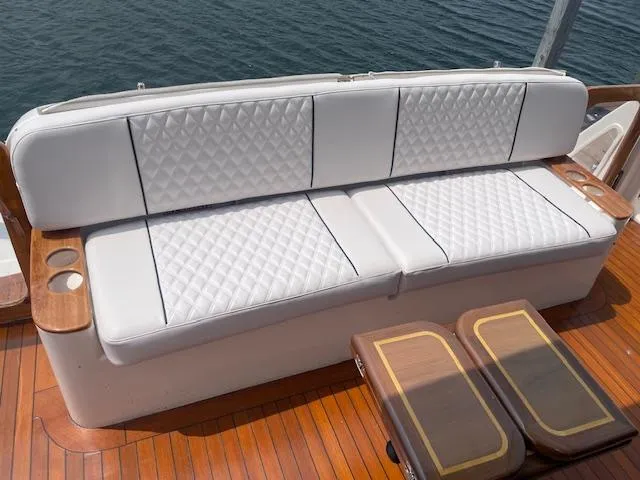 Slide: The Image of Tiara 4400 Sovran 2005 - 52