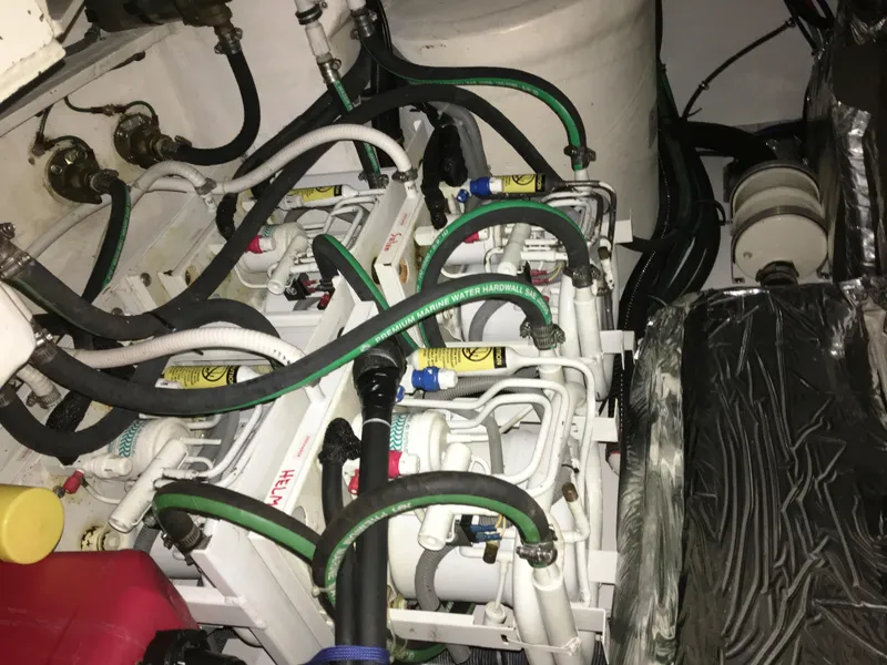 Slide: The Image of Tiara 4400 Sovran 2005 - 56