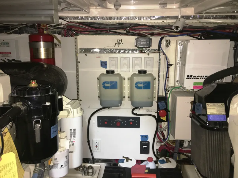 Slide: The Image of Tiara 4400 Sovran 2005 - 61