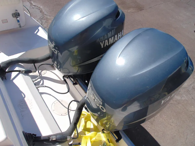 Slide: The Image of Twin Yamaha outboard motors on a 2002 Grady-White 30 Marlin WA boat. - 6