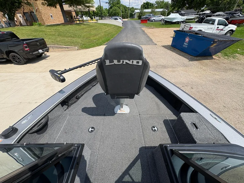 Slide: The Image of 2021 Lund 1975 Pro-V boat interior with captain's chair and trolling motor. - 21
