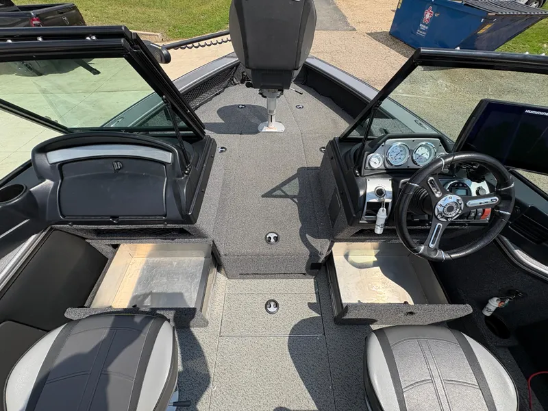 Slide: The Image of Interior of 2021 Lund 1975 Pro-V boat with steering wheel and seating. - 34