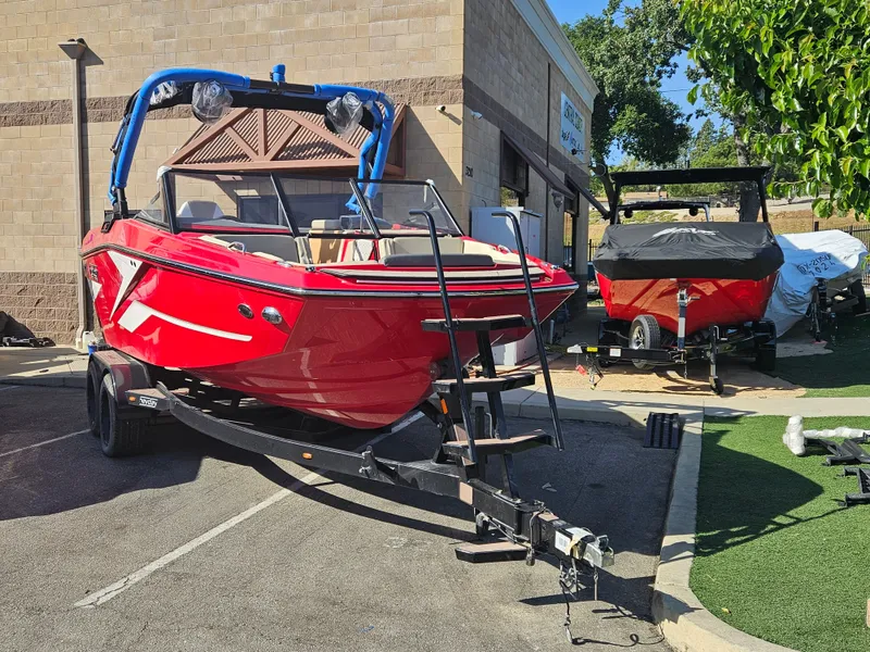 Slide: The Image of Heyday Wake Boats H20 2023 - 4