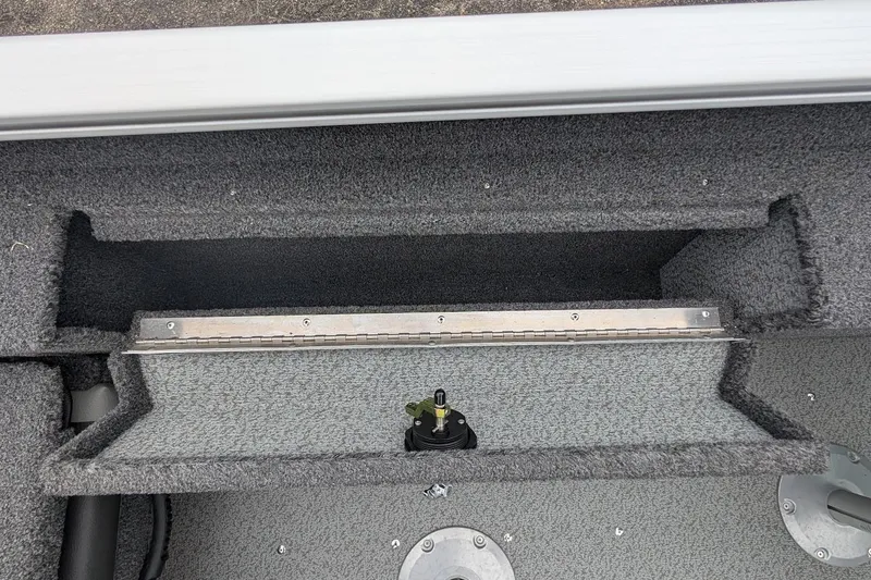 Slide: The Image of LUND 1775 ADVENTURE Fishing Boat KANSAS - 9