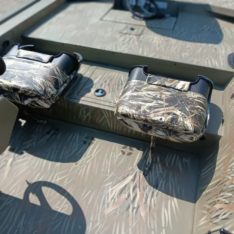 Slide: The Image of 2025 Tracker Grizzly 1754 SC boat interior with camo-patterned seats and steering wheel. - 12