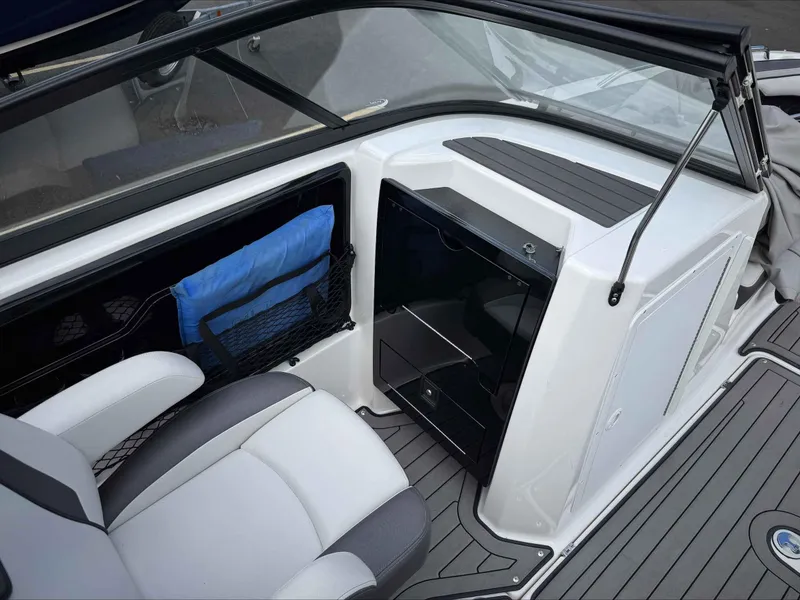 Slide: The Image of Yamaha 212 Limited 2017 - 10