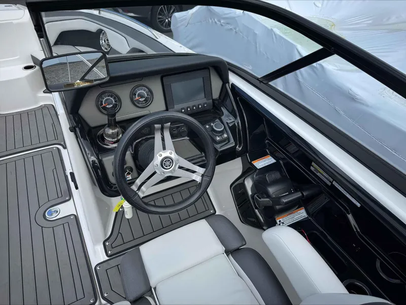 Slide: The Image of Yamaha 212 Limited 2017 - 11