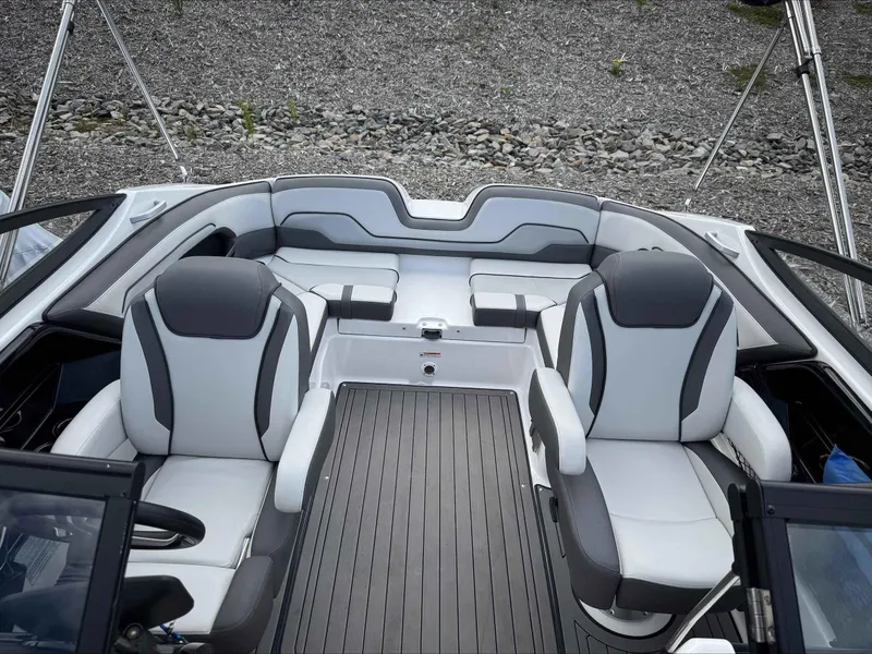 Slide: The Image of Yamaha 212 Limited 2017 - 12