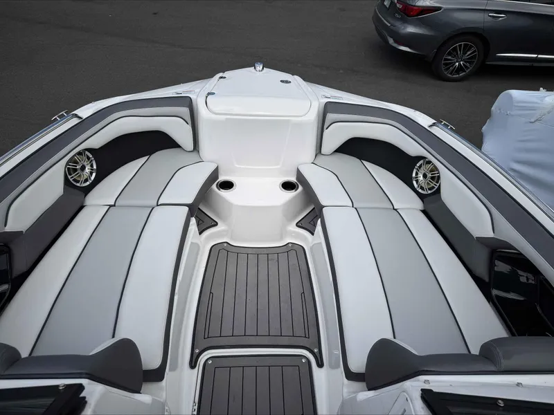 Slide: The Image of Yamaha 212 Limited 2017 - 13