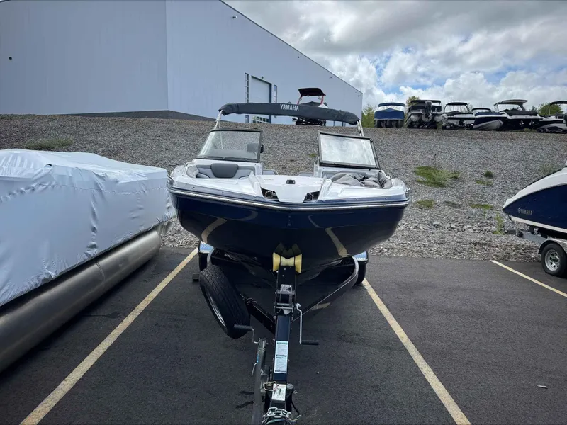 Slide: The Image of Yamaha 212 Limited 2017 - 3