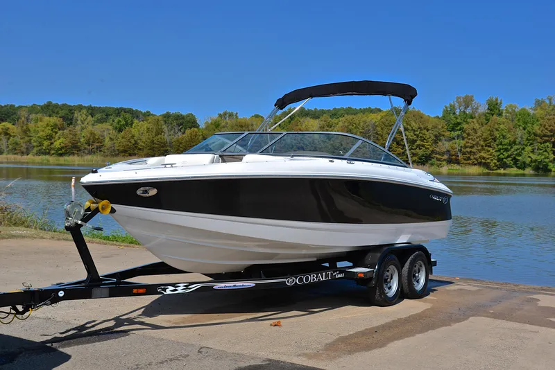 Slide: The Image of 2007 Cobalt 200 boat on trailer by a lake, under clear blue sky. - 10