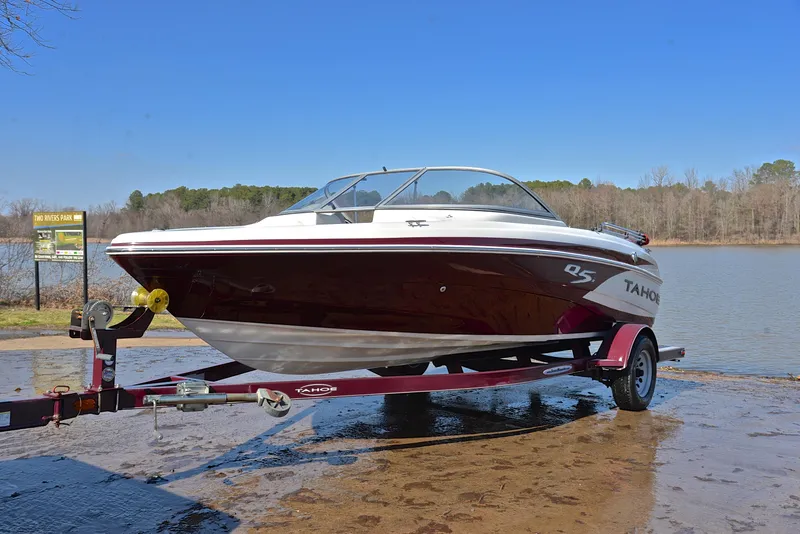 Slide: The Image of 2014 Tahoe Q5 boat on trailer by a lake, ready for launch. - 10