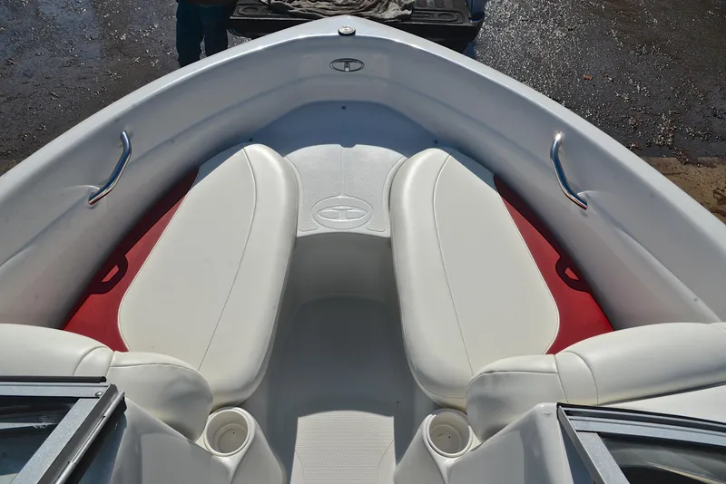 Slide: The Image of 2014 Tahoe Q5 boat interior with white seating and red accents. - 21