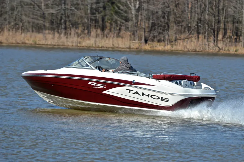 Slide: The Image of 2014 Tahoe Q5 boat cruising on a lake with trees in the background. - 4