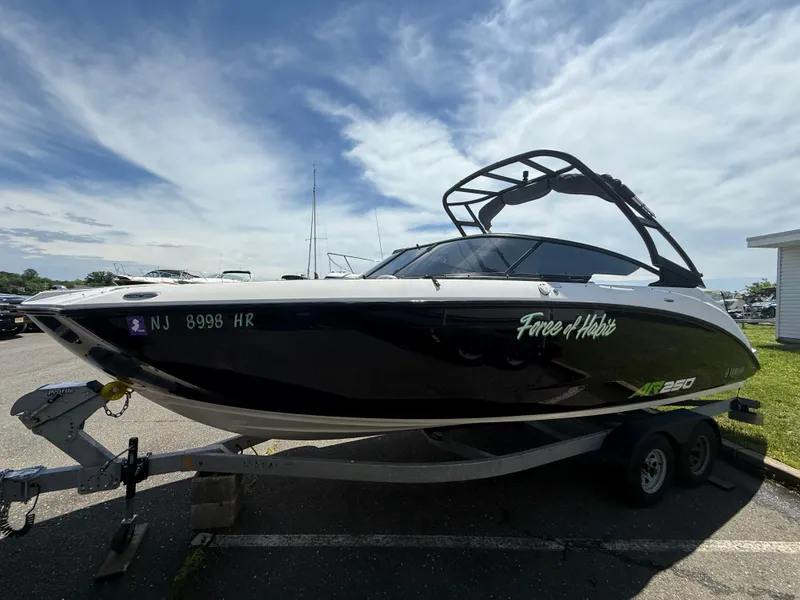 Slide: The Image of 2022 Yamaha AR250 boat on trailer under a clear blue sky. - 4