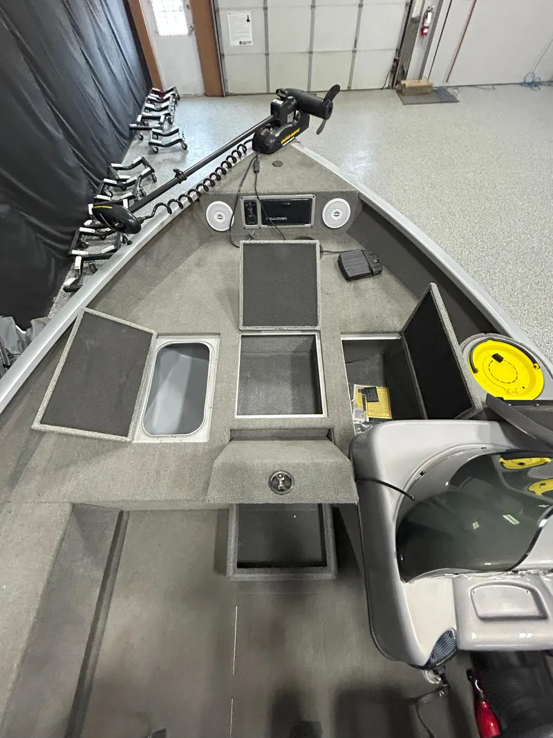 Slide: The Image of 2005 Tracker Targa 17 SC boat interior with storage compartments and control panel. - 11