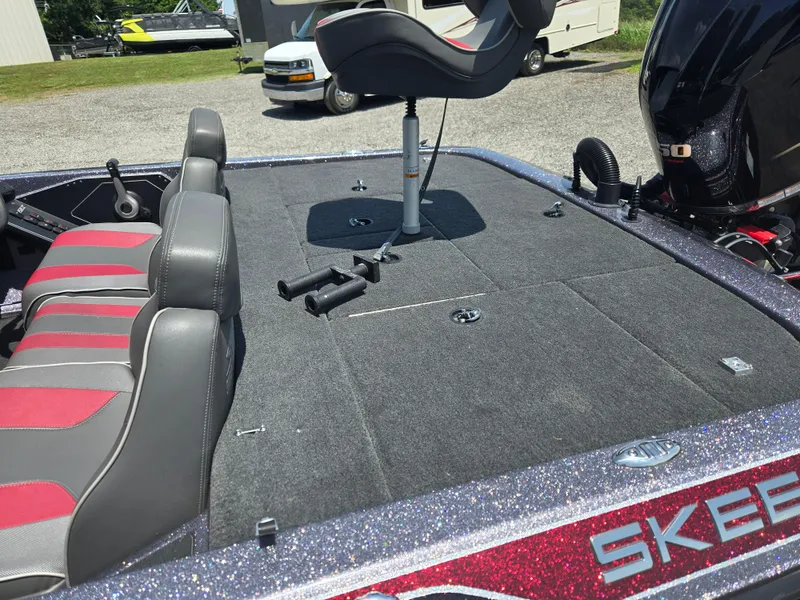 Slide: The Image of 2018 Skeeter ZX 250 boat interior with seating and fishing deck. - 15