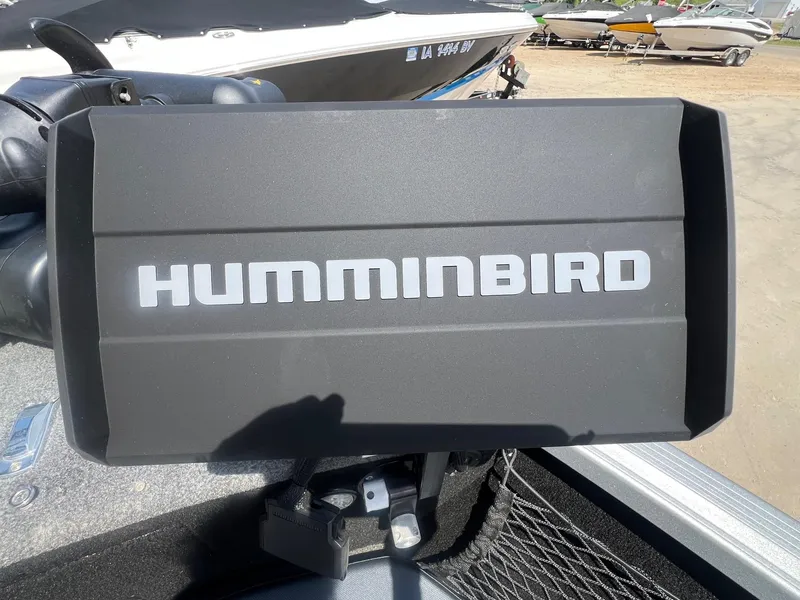 Slide: The Image of Humminbird device on 2007 Lund 1800 Pro-V SE boat, with other boats in the background. - 16