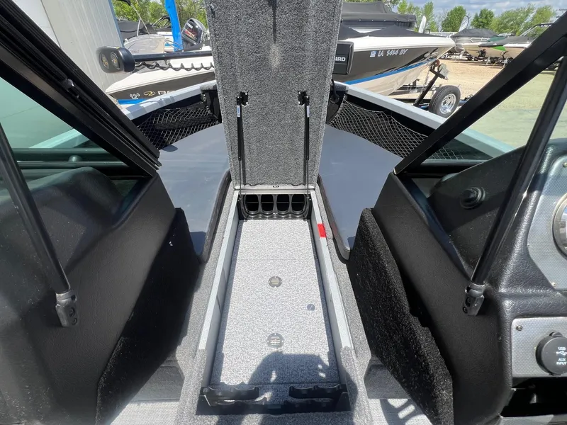 Slide: The Image of 2007 Lund 1800 Pro-V SE boat interior with open storage compartment. - 18