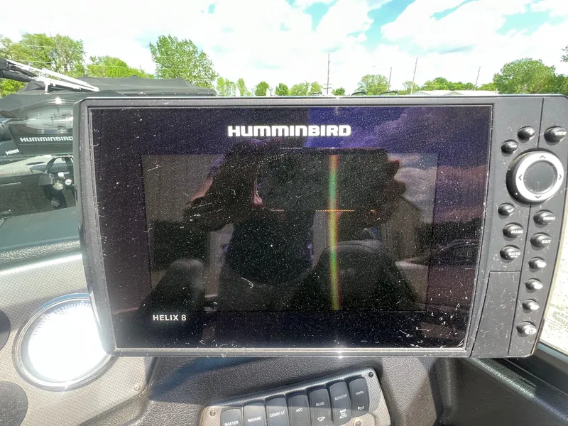 Slide: The Image of Humminbird Helix 8 fish finder on 2007 Lund 1800 Pro-V SE boat dashboard. - 20