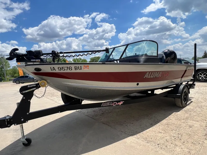 Slide: The Image of 2007 Lund 1800 Pro-V SE boat on trailer under a cloudy sky. - 4
